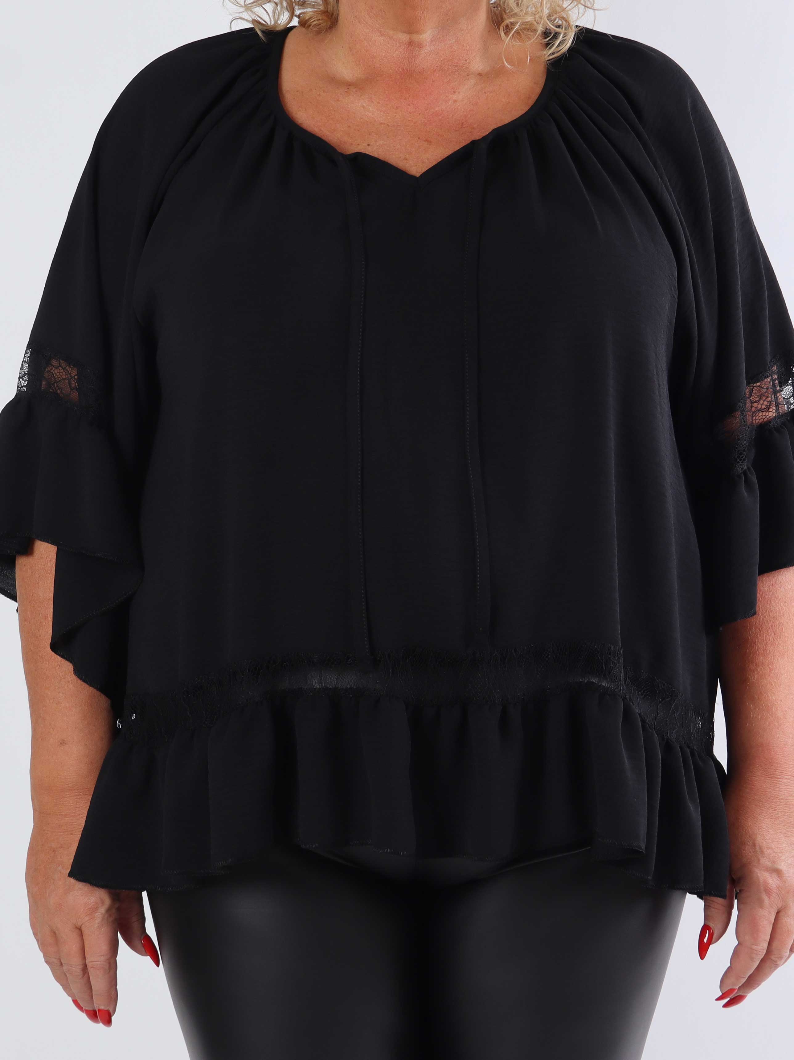 Achilla - Plus size tunika med blondekanter og flæser